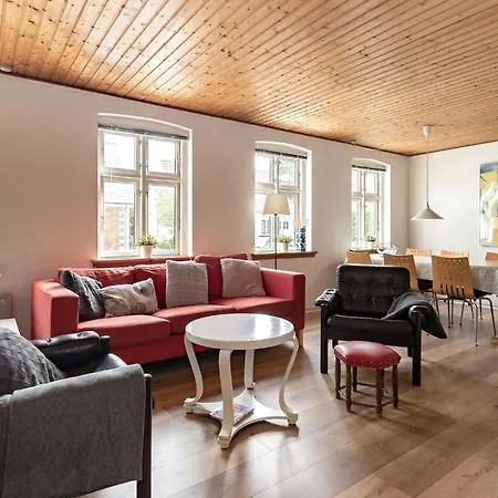 度假居 Scenic Retreat With Fireplace & Terrace *